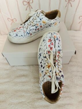 Alex Marie Floral with pearl accents